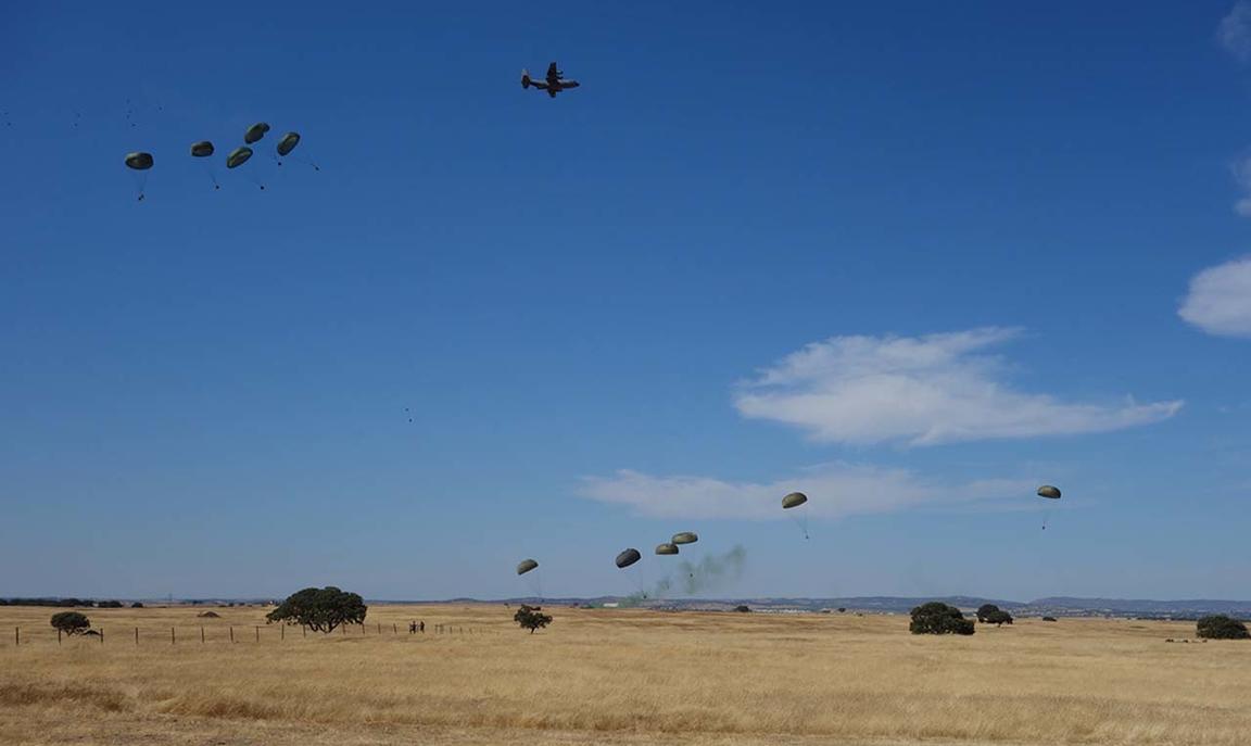 Photo of a military exercise in a field © European Defence Agency (EDA)
