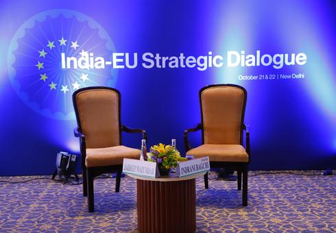 2 chairs in front of black background indicating "India-EU Strategic Dialogue" © Ananta Aspen Centre 